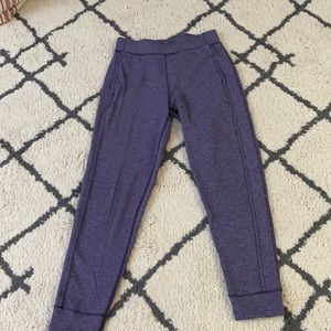 Ivivva‘s joggers/sweatpants
